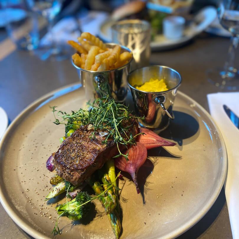 Food (steak and vegetables) on a plate at Restaurant Østfoldstuene