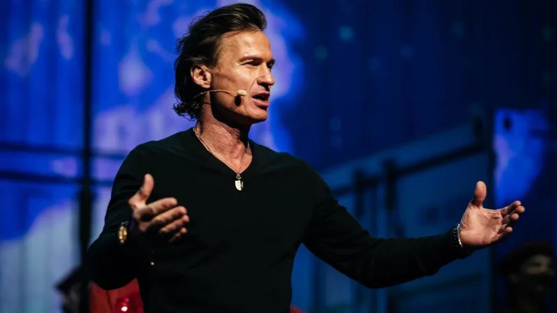 Petter A Stordalen speaking at VK