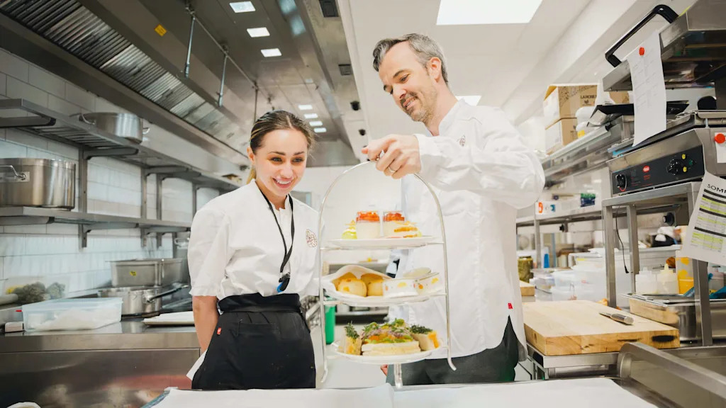Two chefs in the kitchen of To Søstre at Sommerro in Oslo.