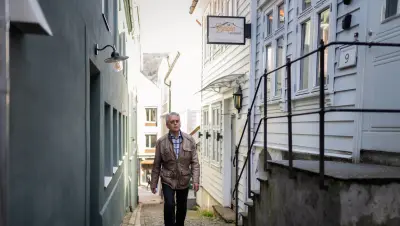 Gunnar Staalesen viser oss Bergen – i Varg Veums fotspor