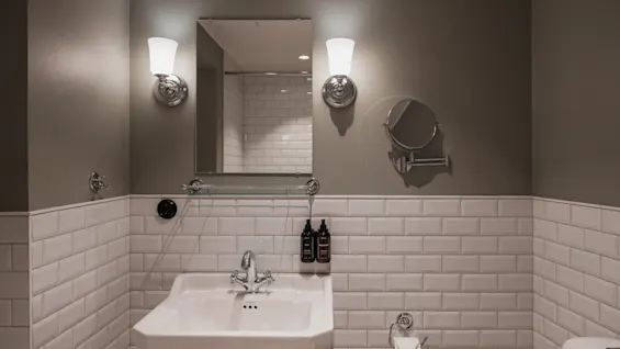 Home Hotel Baltzar - Deluxe Double: A modern bathroom with a sink, mirror, and wall-mounted lights, offering a fresh space.