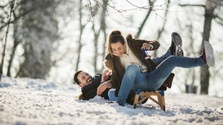 Take Five - couple playing in the snow_16_9