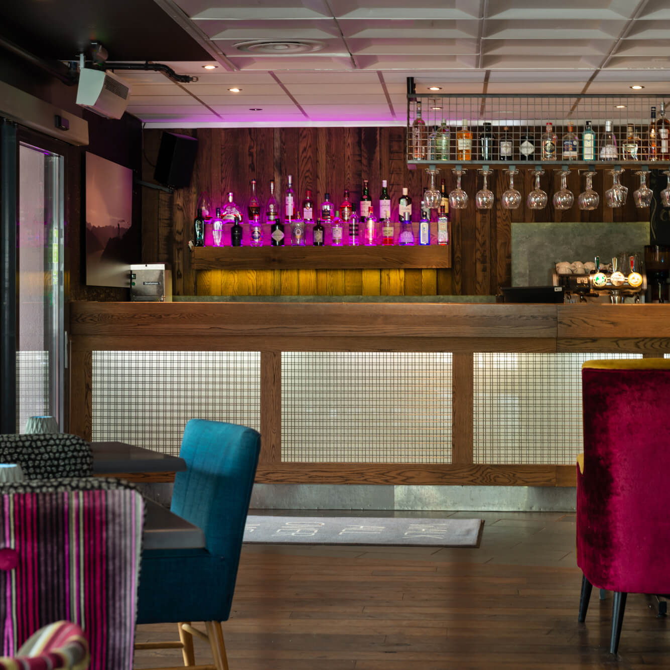 Colorful bar area at restaurant Vågal Burger & Gin at Quality Hotel Sogndal.