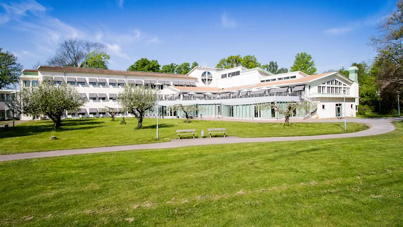 Facade at Aronsborg Konferenshotell during summertime, in Bålsta.
