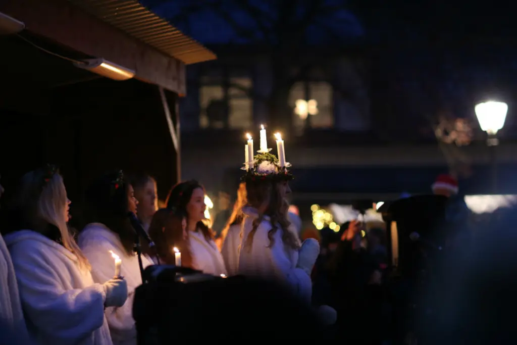 christmas-market-sigtuna-lucia.jpg