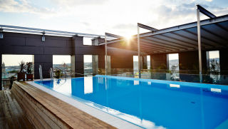 rooftop-pool-clarion-hotel-post