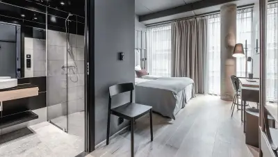 Et handicaptilpasset værelse med stort badeværelse på Quality Hotel™ Hasle Linie.