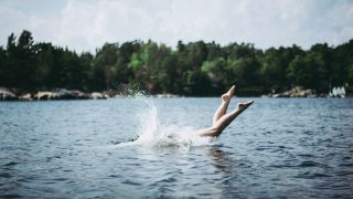 The Summer Flee - swim in a lake_16_9