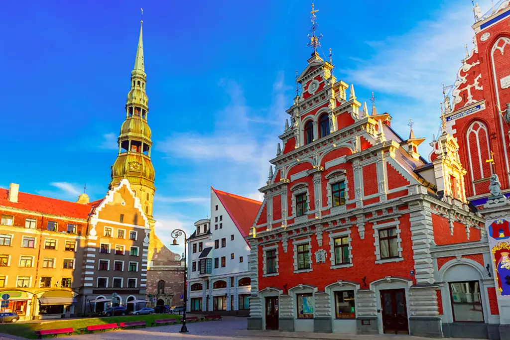 Rådhustorget i gamla stan i Riga