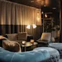 En varm og indbydende hotellounge med komfortable sofaer, lænestole og blød belysning, perfekt til afslapning.