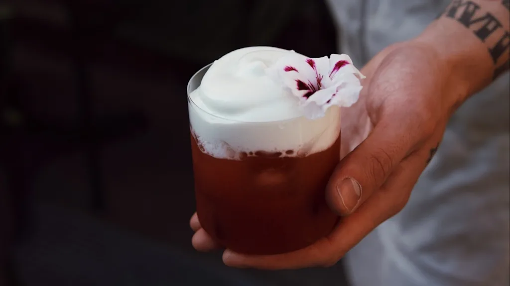 Färgglad drink på restaurang NÒR.