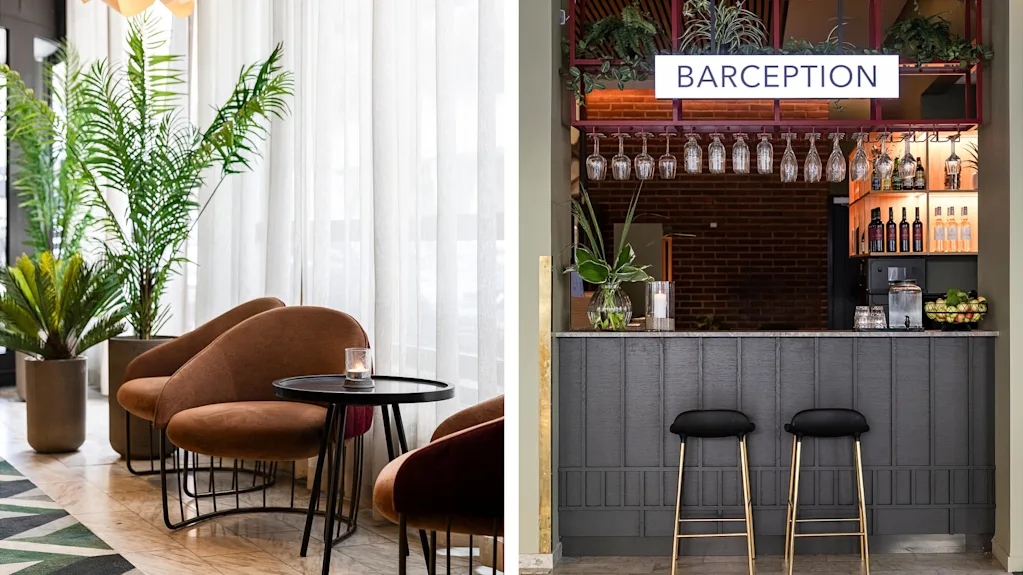Sammetsfåtöljer nära ett litet bord vid en växt och fönster; en bar med skylten "BARCEPTION" visar glas och flaskor i ett tegelväggsrum.