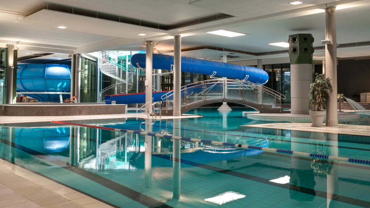 Indoor pool with slide at Velvet Spa in Sarpsborg.