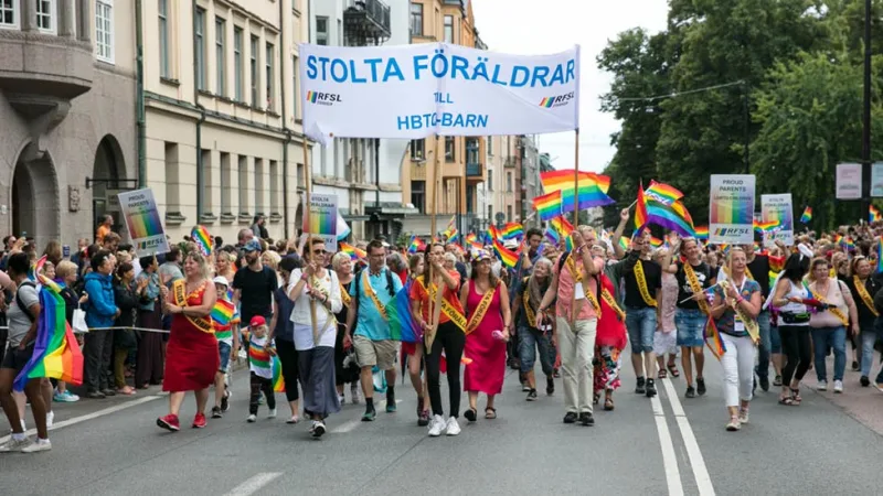 stolta-foraldrar-till-hbtq-barn-pride-parade.jpg