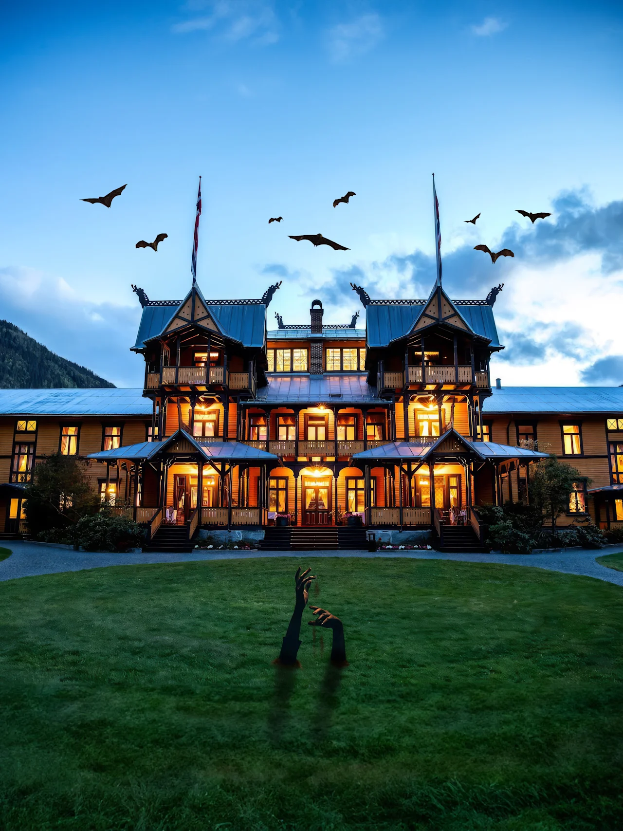 En storslått, opplyst herregård står med flaggermus som flyr over i skumringen, omgitt av frodige hager og fjell. Hender stiger opp fra gresset i forgrunnen.