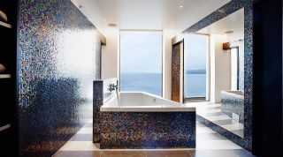 suite-bathtub-vox-hotel