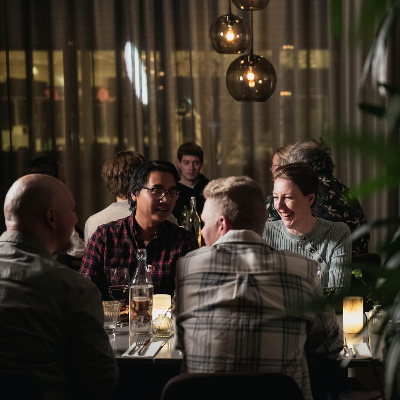 Four people laughing around the table at a restaurant at Quality Hotel.