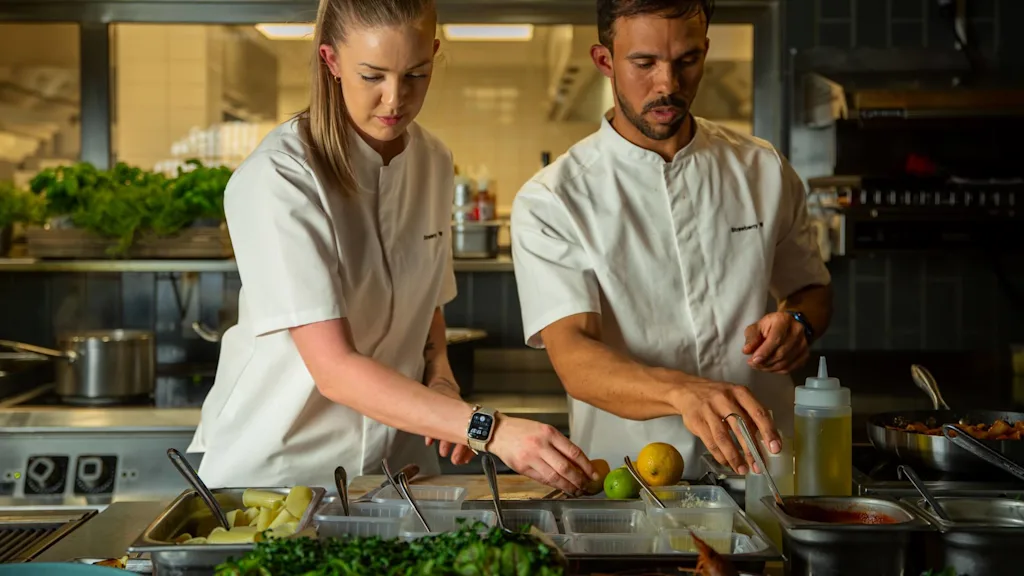 Rafael Brito making food with a colleague at Clarion Hotel Oslo