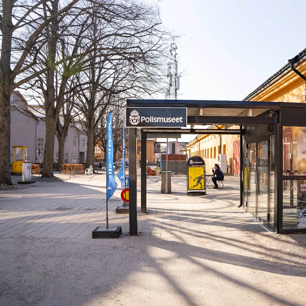 Entrén till Polismuseet i Stockholm.
