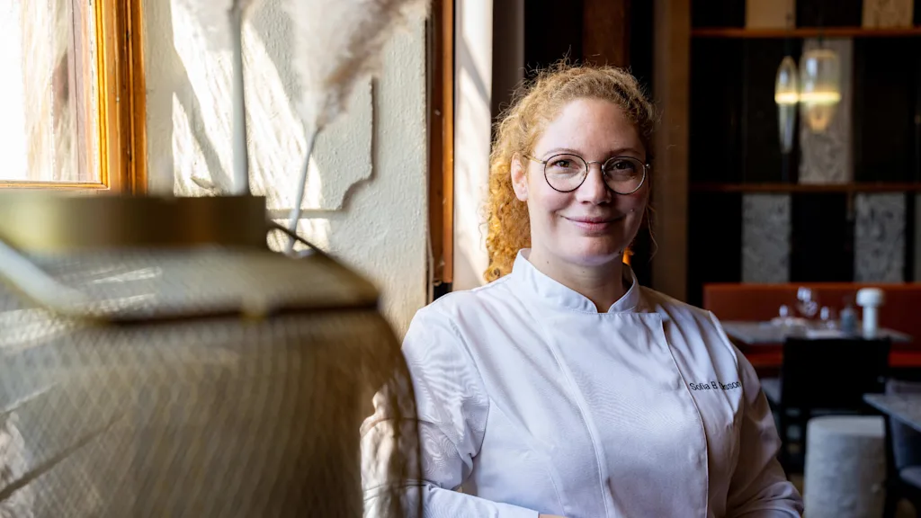 Portait of Sofia B. Olsson, operations manager at the restaurant Vrå in Gothenburg.