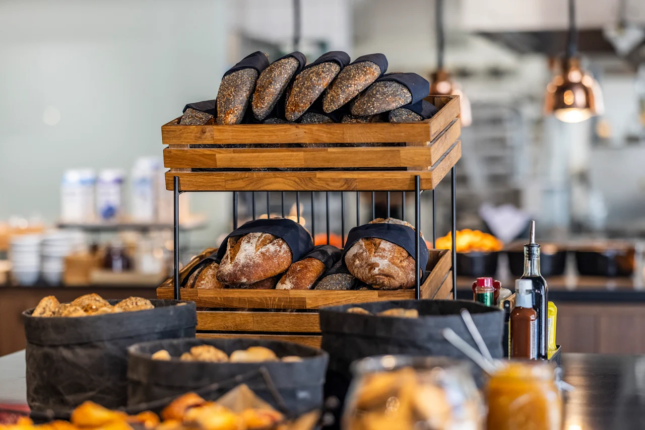 Freshly baked bread and pastries displayed on a buffet at Comfort Hotel Vesterbro, ready for guests.