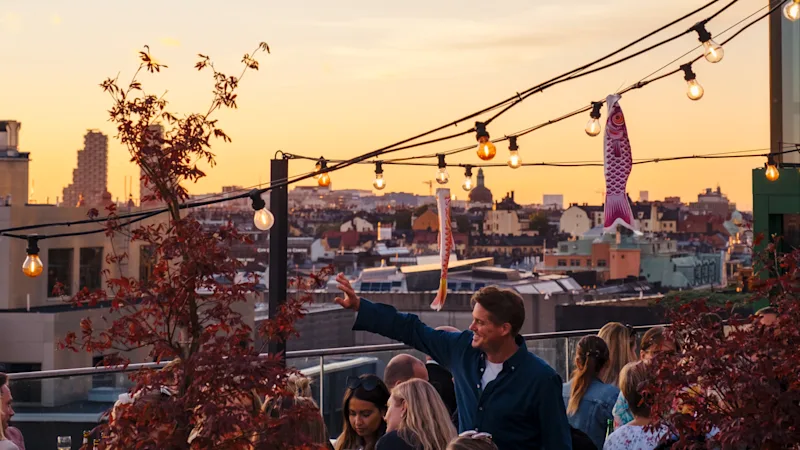 TAK-terrace-people-view