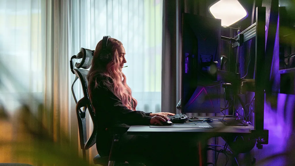 Gamer sitting by the computer at Quality Hotel Globe in Stockholm.