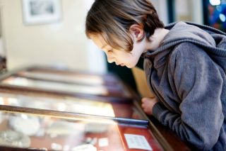 boy-at-museum-exhibition