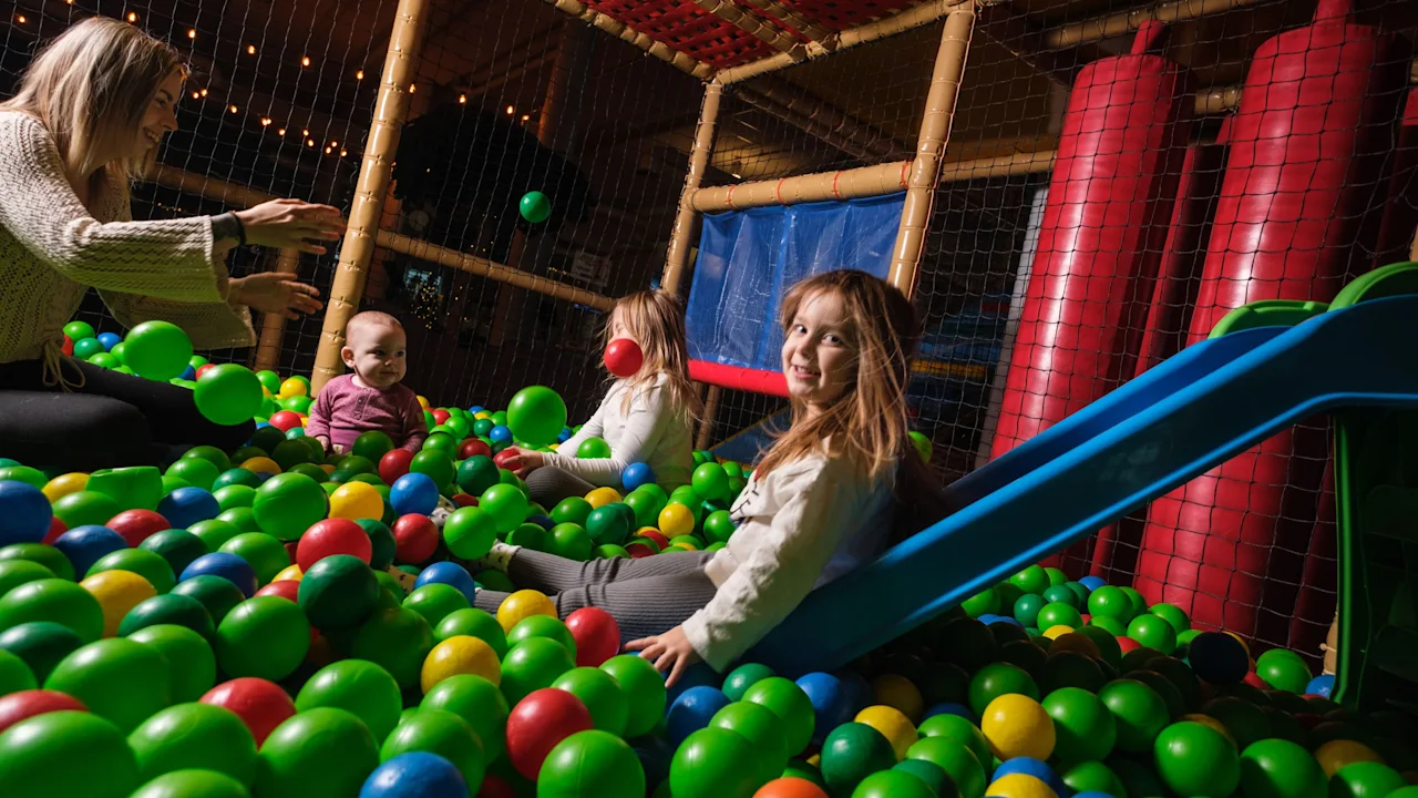 Children playing in a colorful ball pit at Quality Hotel Sarpsborg.