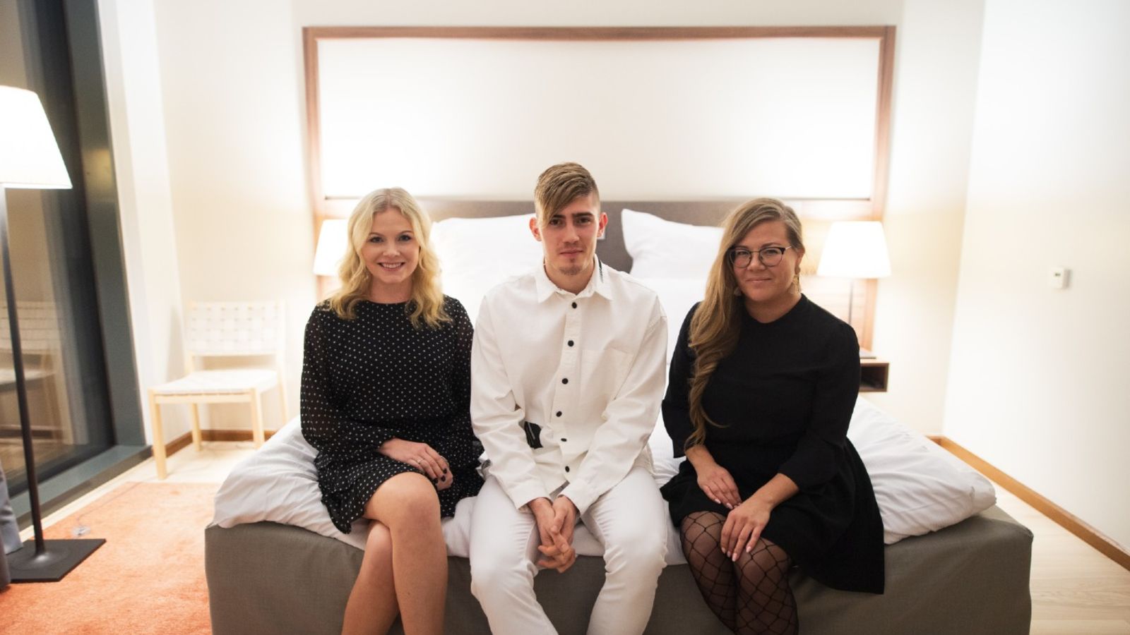 3 finnish influencers on a hotel bed