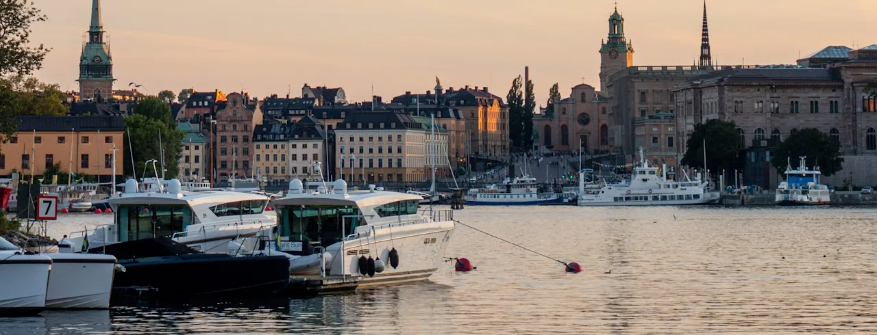 Hot air balloon a sunny evening over Mälaren in Stockholm city.