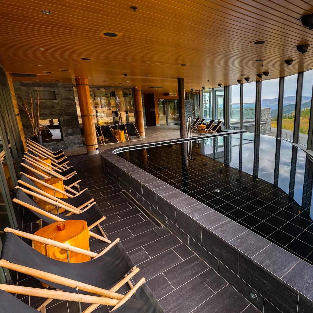 Indoor pool at spa Copperhill Mountain Lodge in Åre.