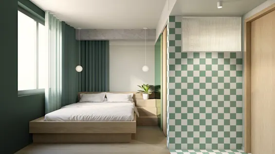 Et moderne soverom har en treseng, hvitt sengetøy, hengende lampe, potteplante og sjakkrutete vegg. Rommet har grønne gardiner og et stort vindu som gir naturlig lys.