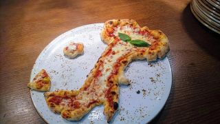 Pizza-shapes-as-italy-from-eataly-lillehammer