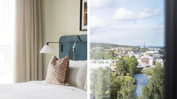 Et hyggeligt hotelværelse på Hernö Gin Hotel med en komfortabel seng og en naturskøn udsigt over en charmerende by og flod.