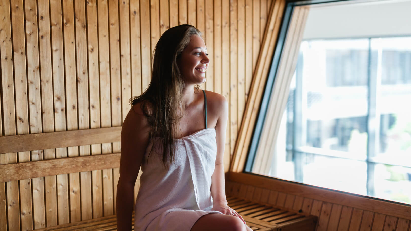 Woman in sauna_16_9