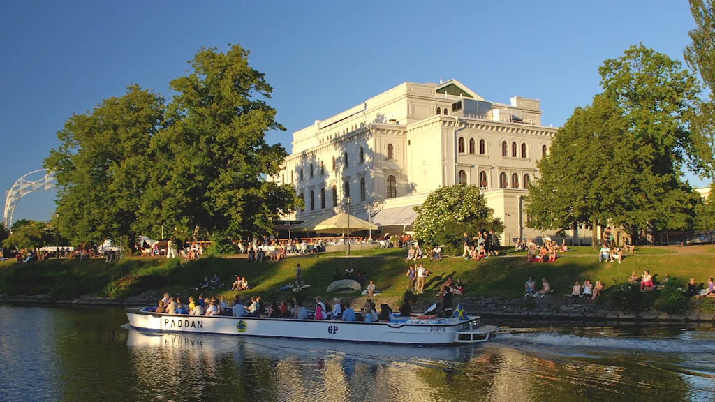 Paddan, the traditional canal tour in Gothenburg, passing The Grand Theater on a summer day - a great activity between meeting sessions