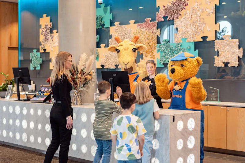 Lollo & Bernie working the reception at Quality Hotel.