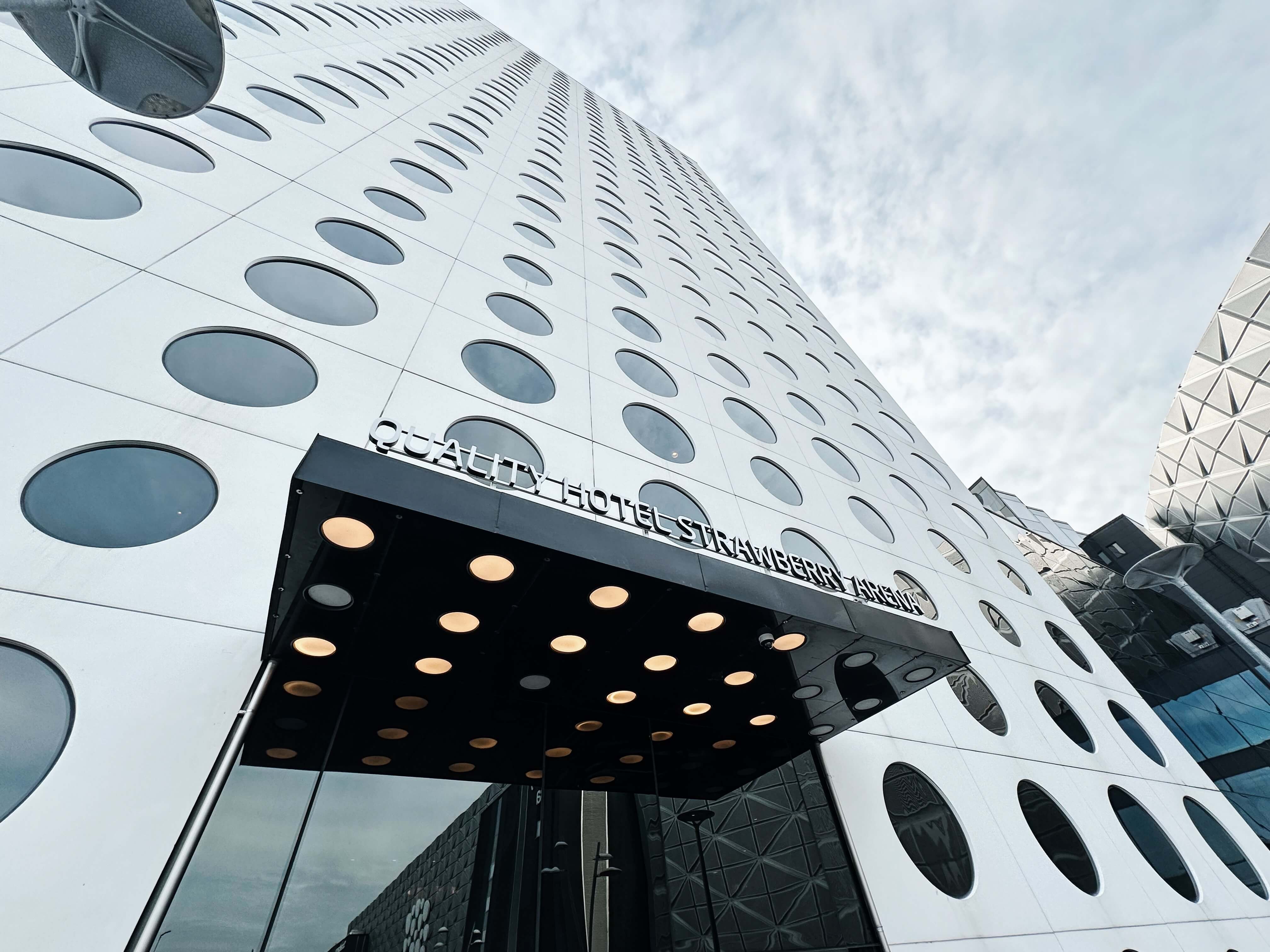 Quality Hotel™ Strawberry Arena