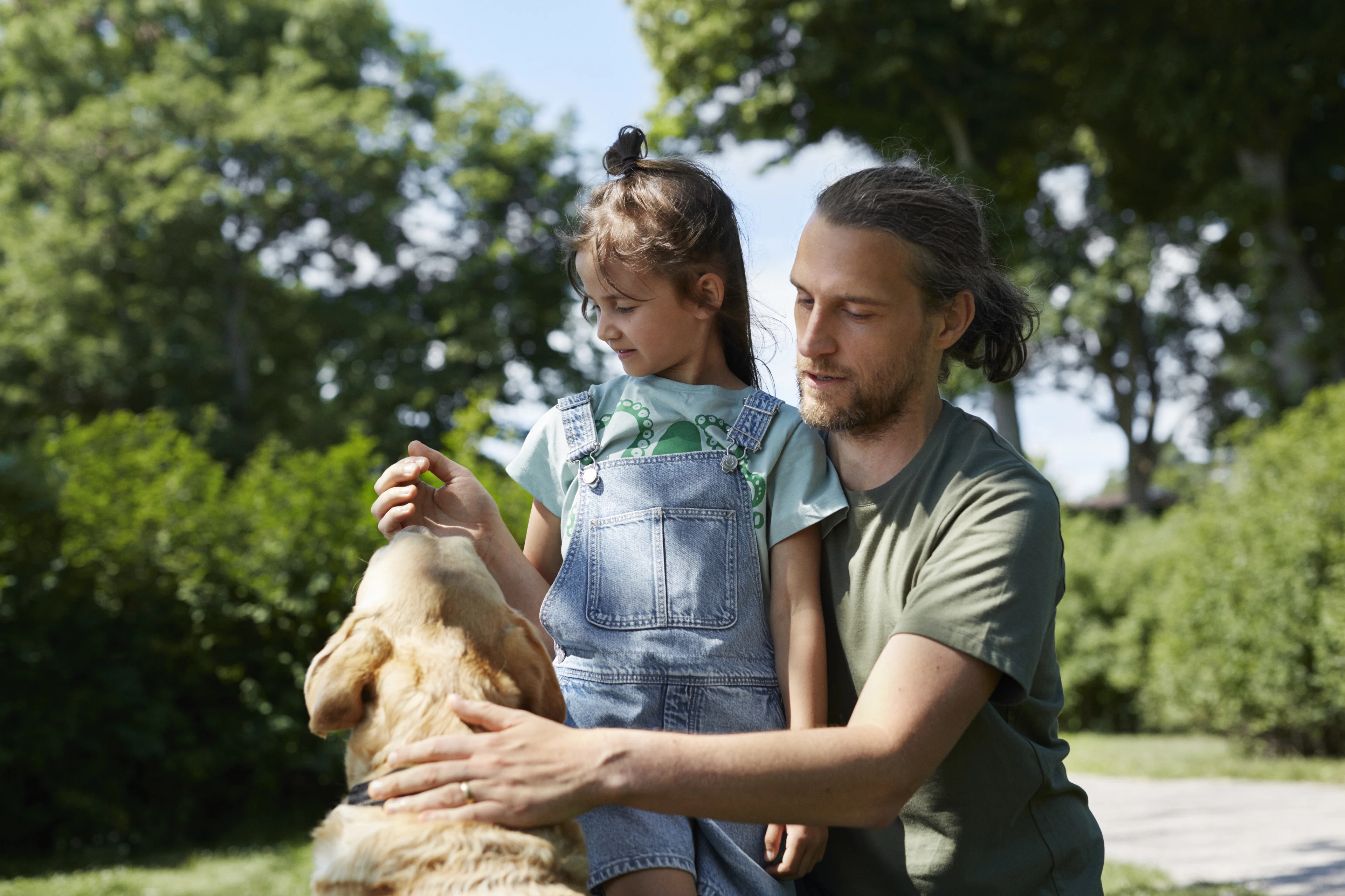 Roliga tips för hundpromenaden – lekfulla idéer för dig & din hund