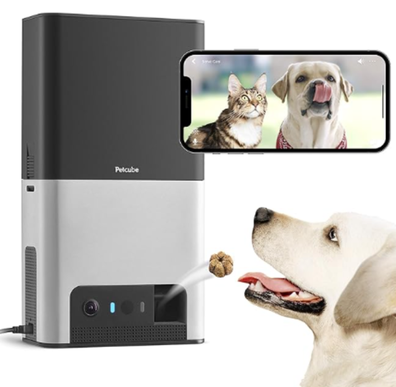 https://images.ctfassets.net/nx3pzsky0bc9/3xmNgDkVfJFc0iy4q15Qf0/9f73fb720e8fe960ee47b4bea7ac22b3/Dog_Camera_with_Treat_Dispenser.png?w=804