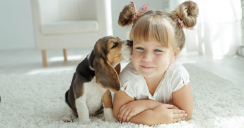 Little girl with Beagle puppy