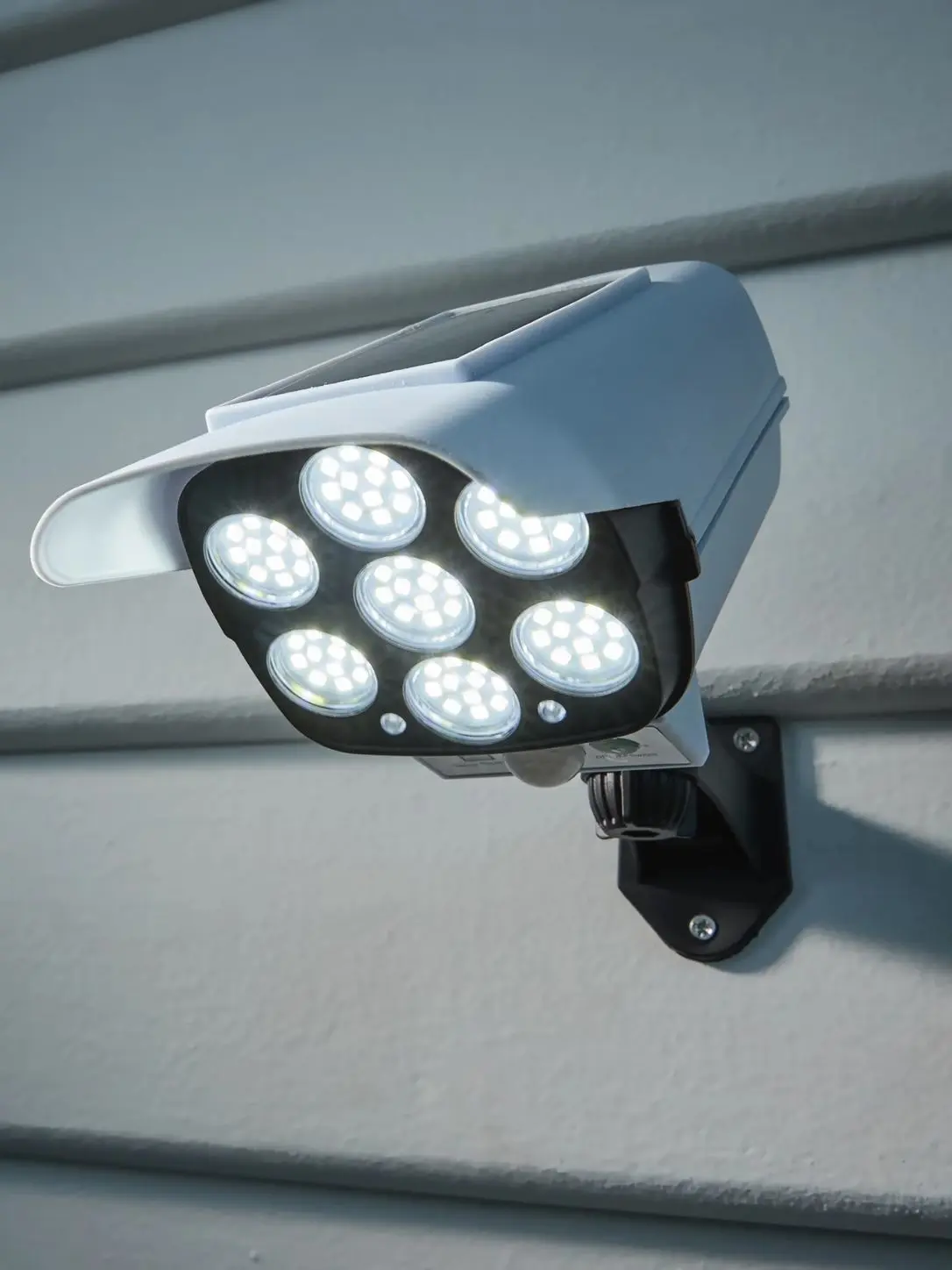 Smart home outdoor light