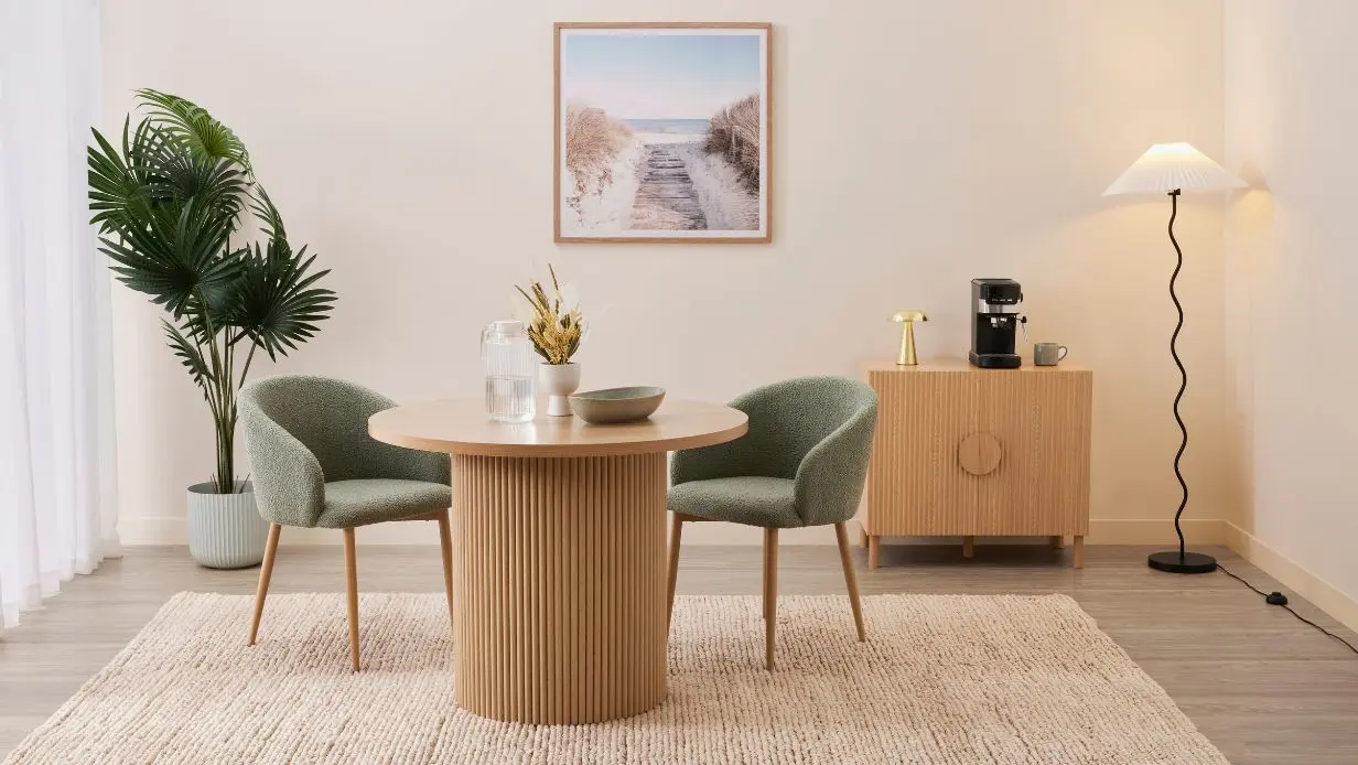 Dining room furniture set-up