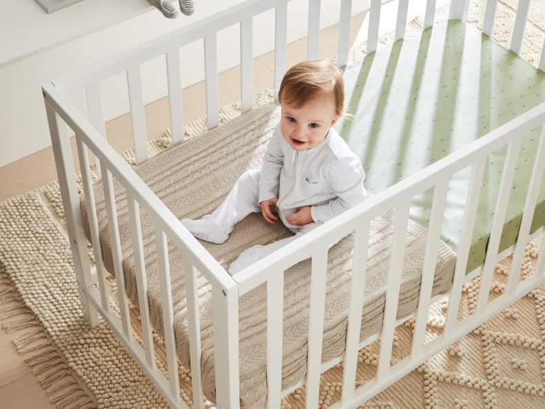 Portable baby cot clearance kmart