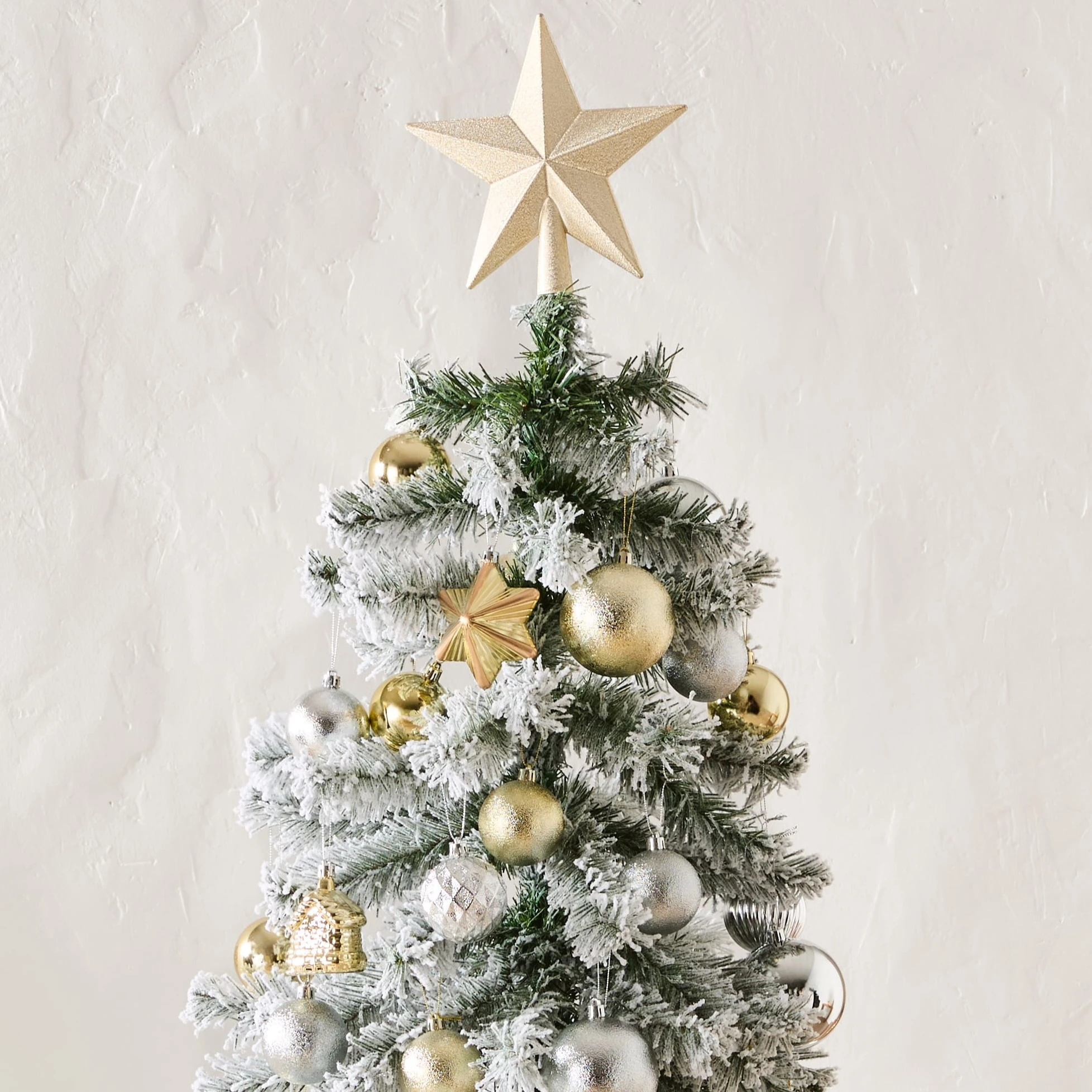 Decorating your tree with Seasonal Sparkle 3