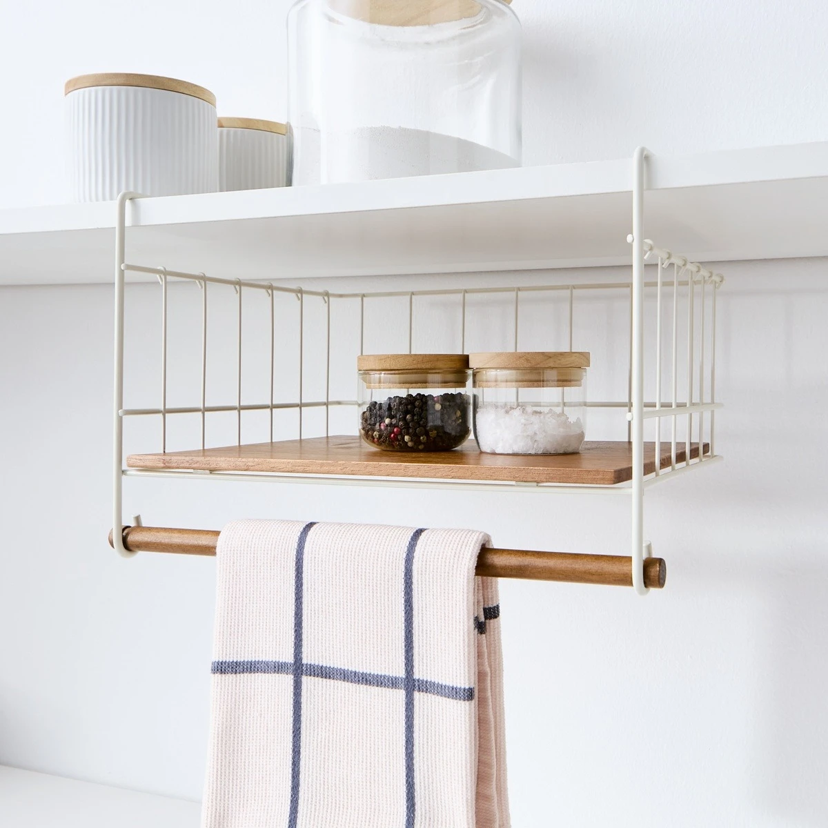 Under shelf basket