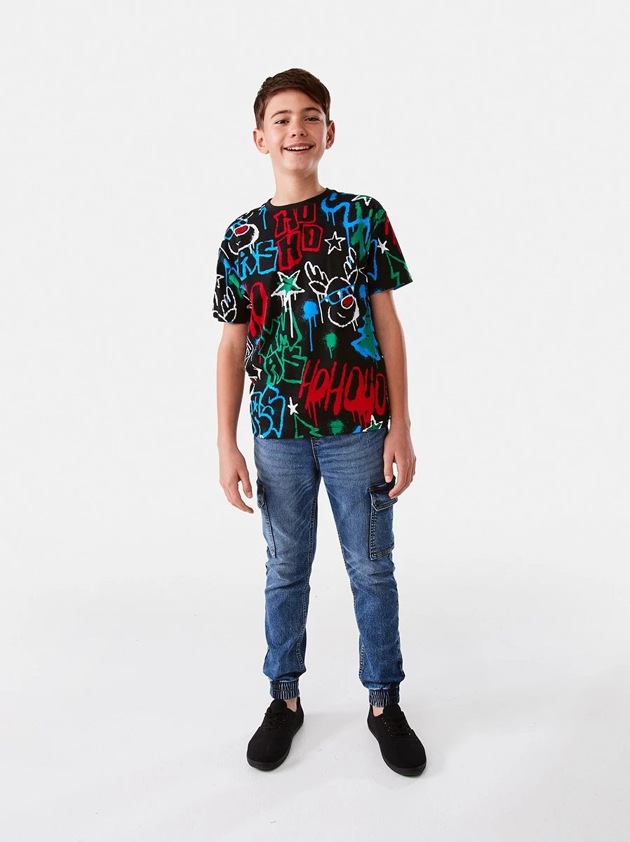 Boy Wearing Short Sleeve Graphic Christmas T-s