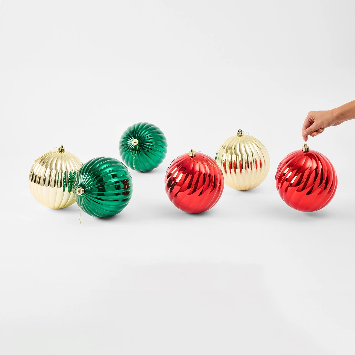 Decorating your tree with Traditional Cheer 3 - Baubles