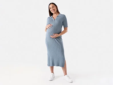 woman wearing blue maternity dress